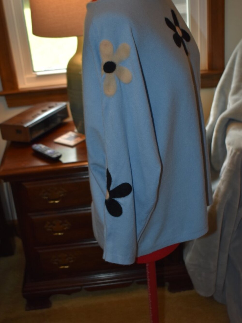 sweater - Picture 3 of 5